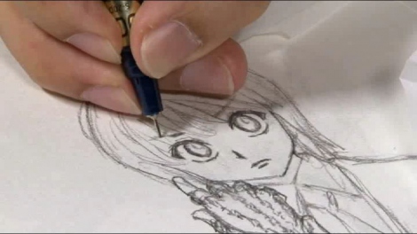 クラピカの髪や顔の線を描く冨樫義博の手元