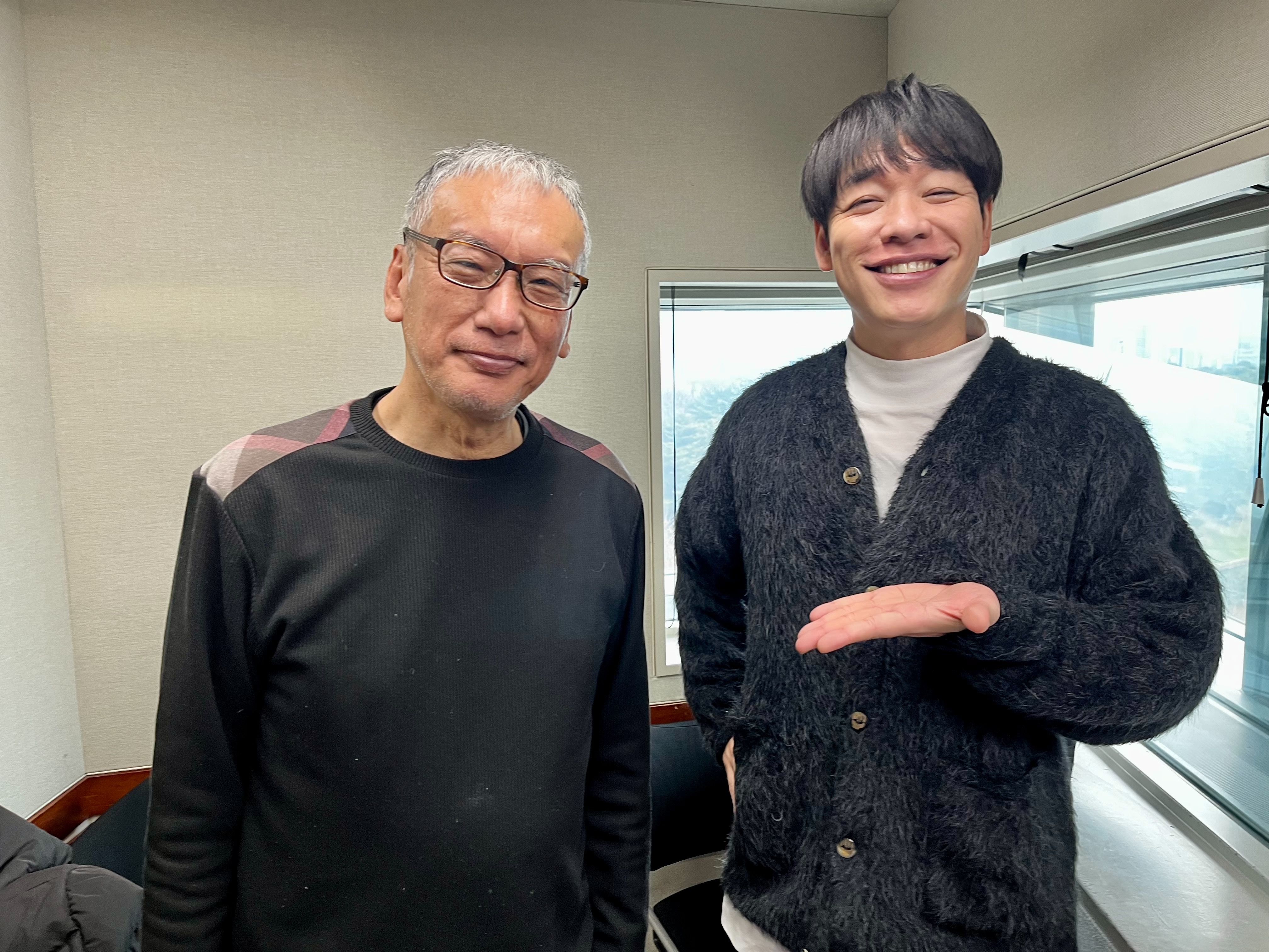 福本伸行が左、川島明が右に写る番組公式写真